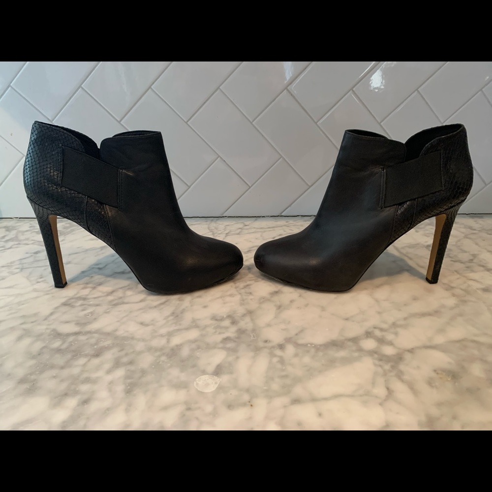 Beautiful Vince Camuto black booties!